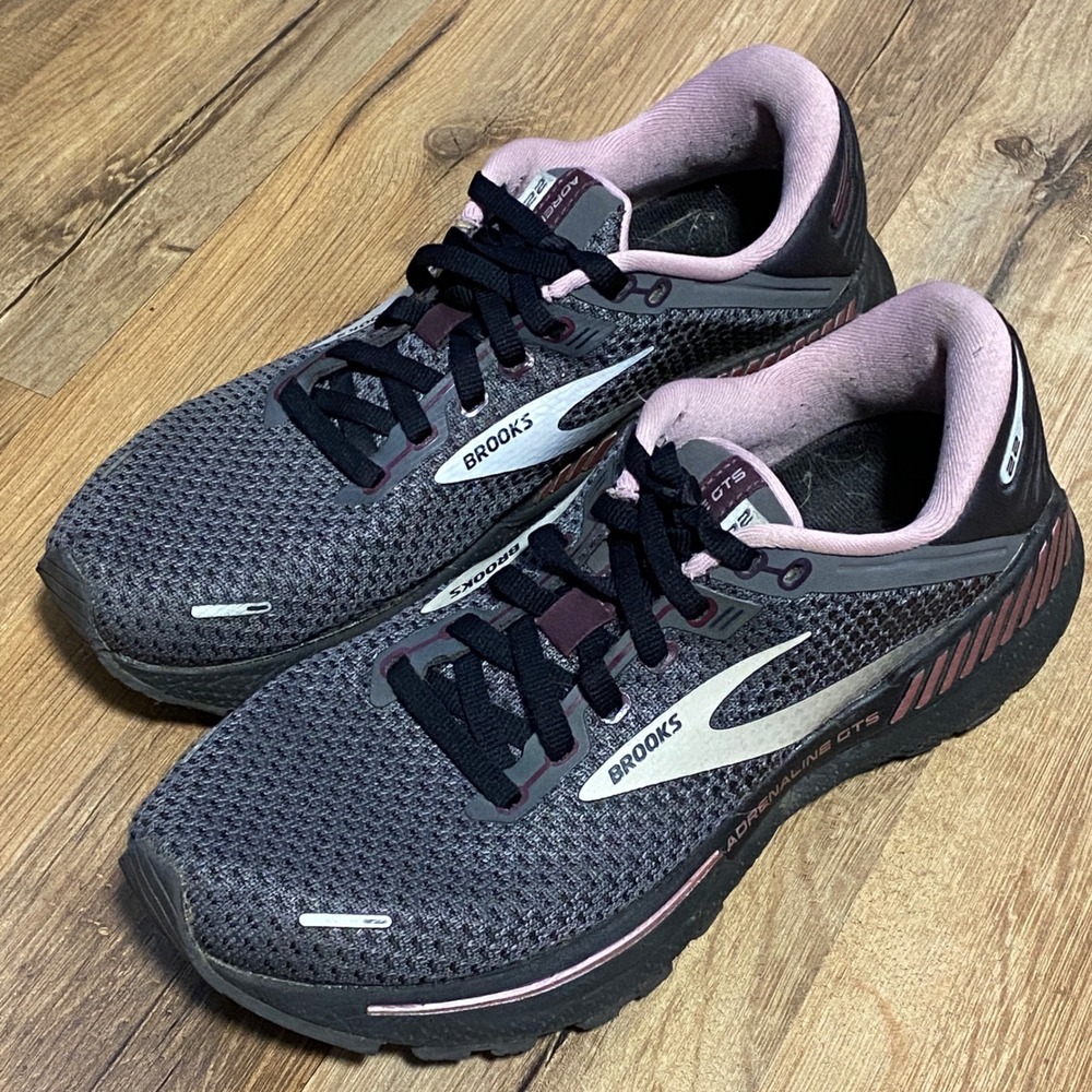 Brooks Adrenaline GTS 22 Womens Running Shoes Black Purple Pink Size 8 B